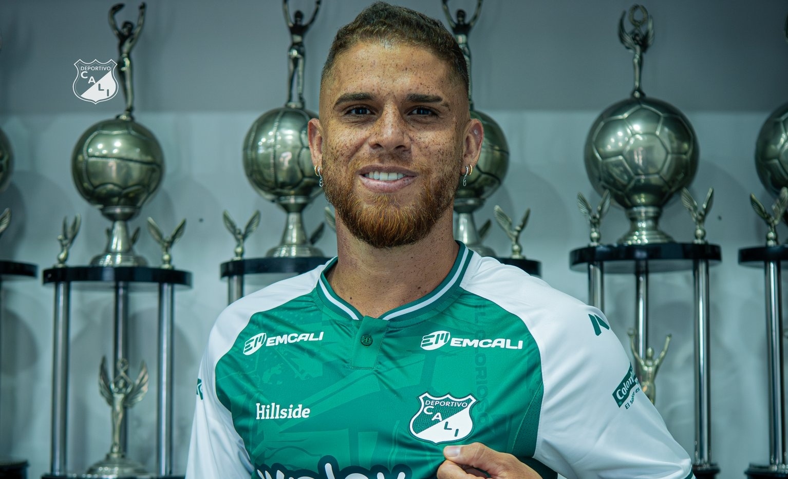 El volante Gustavo Cuéllar fue presentado en Deportivo Cali. (Foto: Deportivo Cali)