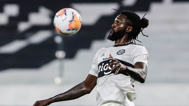 ‘Caso Adebayor’: cuatro partidos en Olimpia, salió por la puerta falsa y ahora exige un pago extra