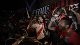 ¡Ambiente de fiesta! Así fue el banderazo en la concentración de la Selección Peruana