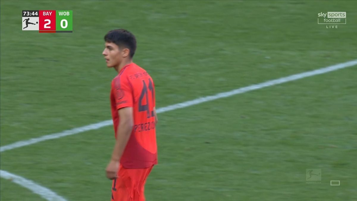 Matteo Pérez Vinlöf entró en reemplazo de Bryan Zaragoza. (Foto: captura de TV)