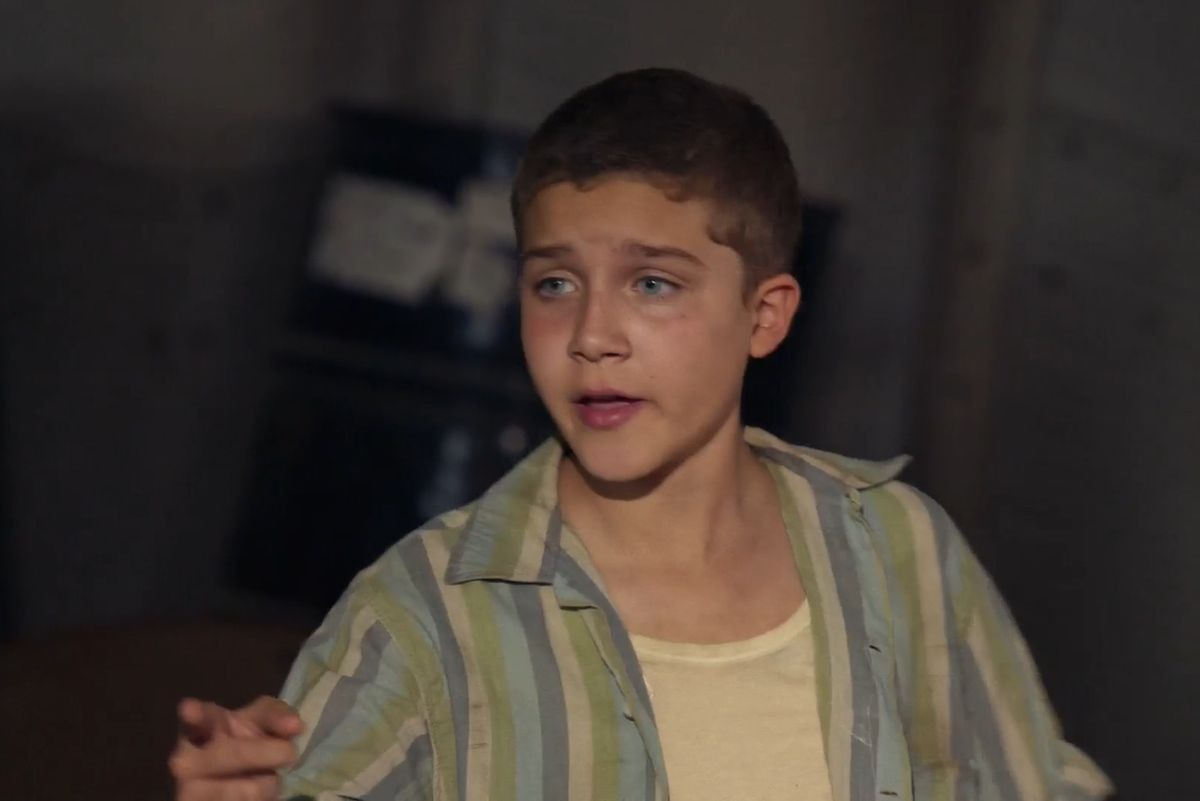 Luigi Cerrada interpretando a un pequeño Aurelio Casillas, que mostraba un carácter fuerte en "El señor de los cielos: Sus comienzos" (Foto: Telemundo)