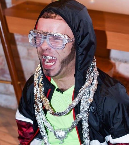 El conductor de "El Gordo y la Flaca" caracterizado de Anuel AA (Foto: Carlitos el productor / Instagram)