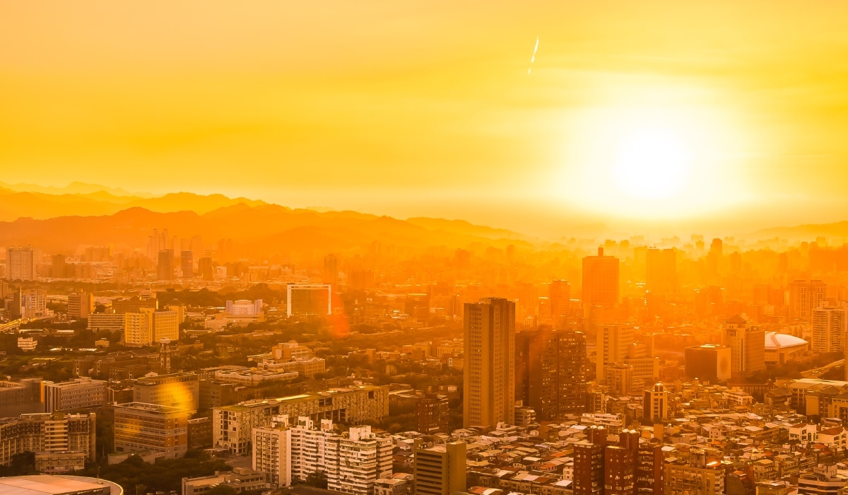 En la siguiente nota te indicamos cuándo inicia la cuarta ola en México y cómo protegerte de los rayos solares. (Foto: Freepik).