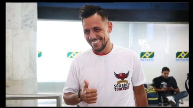 'La Gran Biglia': Alves se confunde y menciona al Valencia en su presentación con Flamengo [VIDEO]