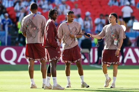 Ni la eliminación le quitó la alegría: Johan Manzambi se llevó la camiseta de Messi tras el Argentina vs. Suiza