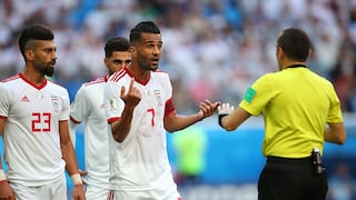 Confusión total: jugadores de Irán chocaron entre sí y echaron a perder peligrosa situación de gol
