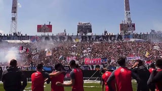 El 'infierno' de Santiago : un grupo de hinchas de Colo Colo invadió la cancha e interrumpió aliento masivo [VIDEO]