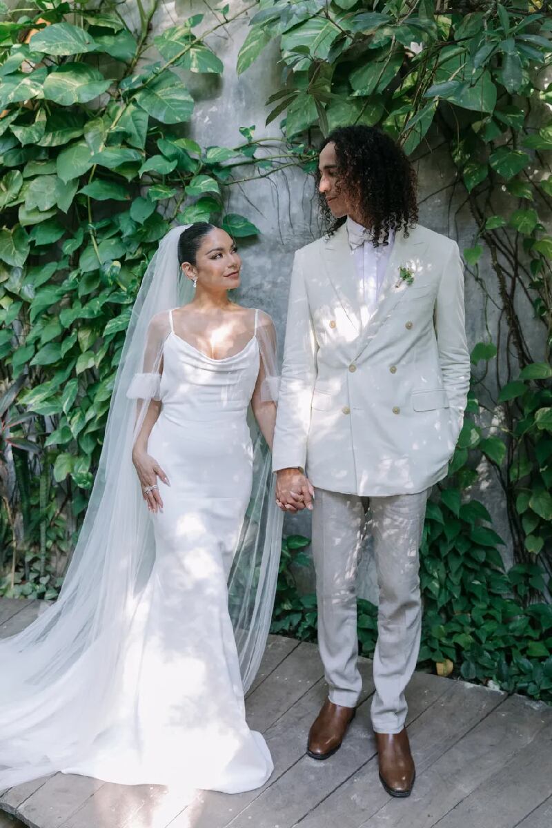 Vanessa Hudgens y Cole Tucker se dieron el sí en una ceremonia íntima y llena de mágia en Tulum, México. (Foto Jorden DeGaetano/Vogue)