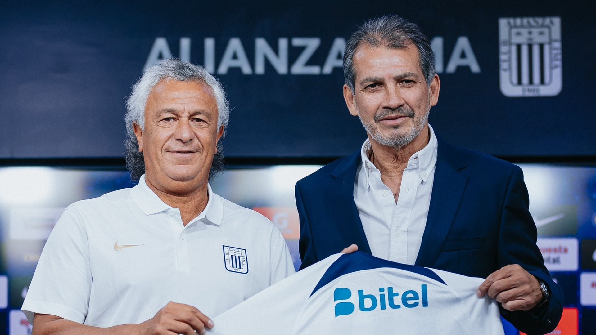 Franco Navarro junto a Néstor Gorosito en el inicio de la temporada 2025.