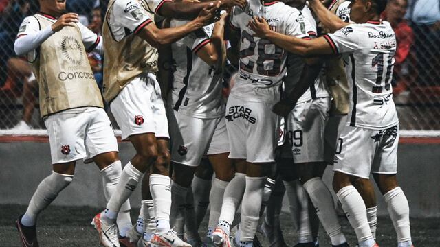 LDA Alajuelense goleó (3-0) al Real Estelí y acaricia el título de la Copa Centroamericana
