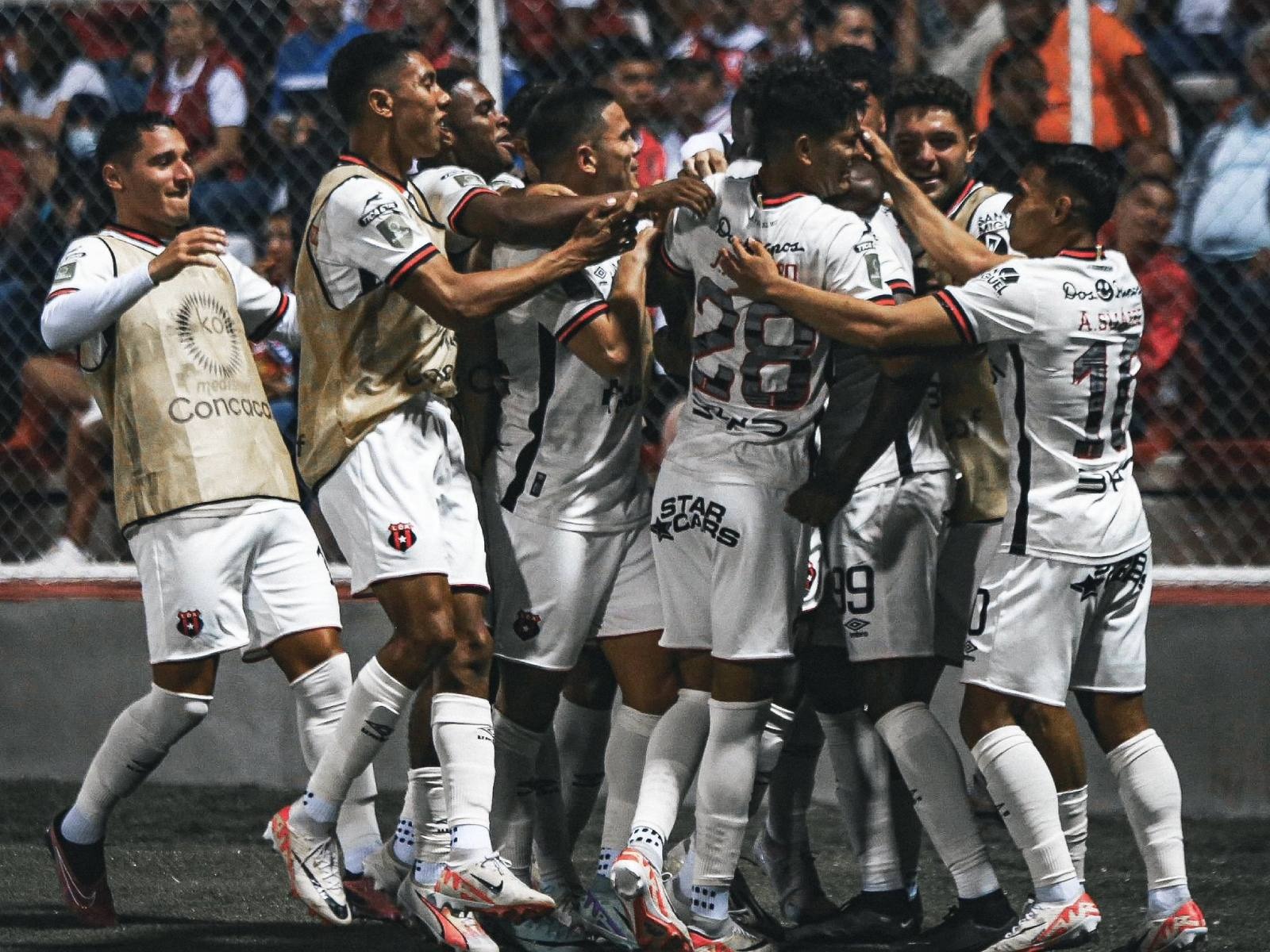 La Liga Deportiva Alajuelense quedó a un paso del título al derrotar por 3-0 al Real Estelí por la final de la Copa Centroamericana 2023. (Foto: @ldacr)