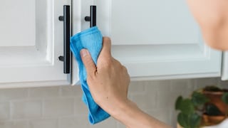 3 trucos para eliminar el olor a humedo de tus trapos de cocina