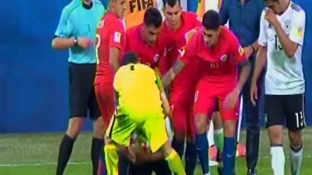 ¡Llamen a Carabineros! Emre Can sufrió brutal ataque de cinco chilenos por quedarse con la pelota