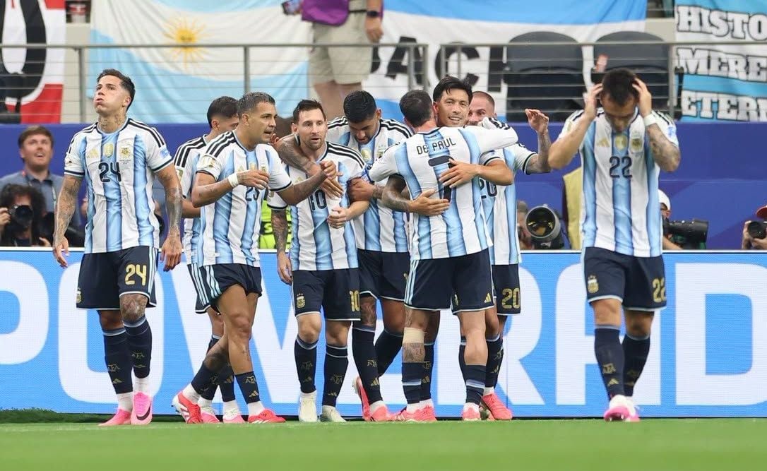 La vigente campeona del mundo inició con dos victorias y Lionel Messi se convirtió en el máximo goleador de la historia de los Mundiales. (Foto: Selección Argentina)