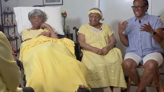 Anciana es viral por celebrar sus 114 años al lado de su familia completamente lúcida
