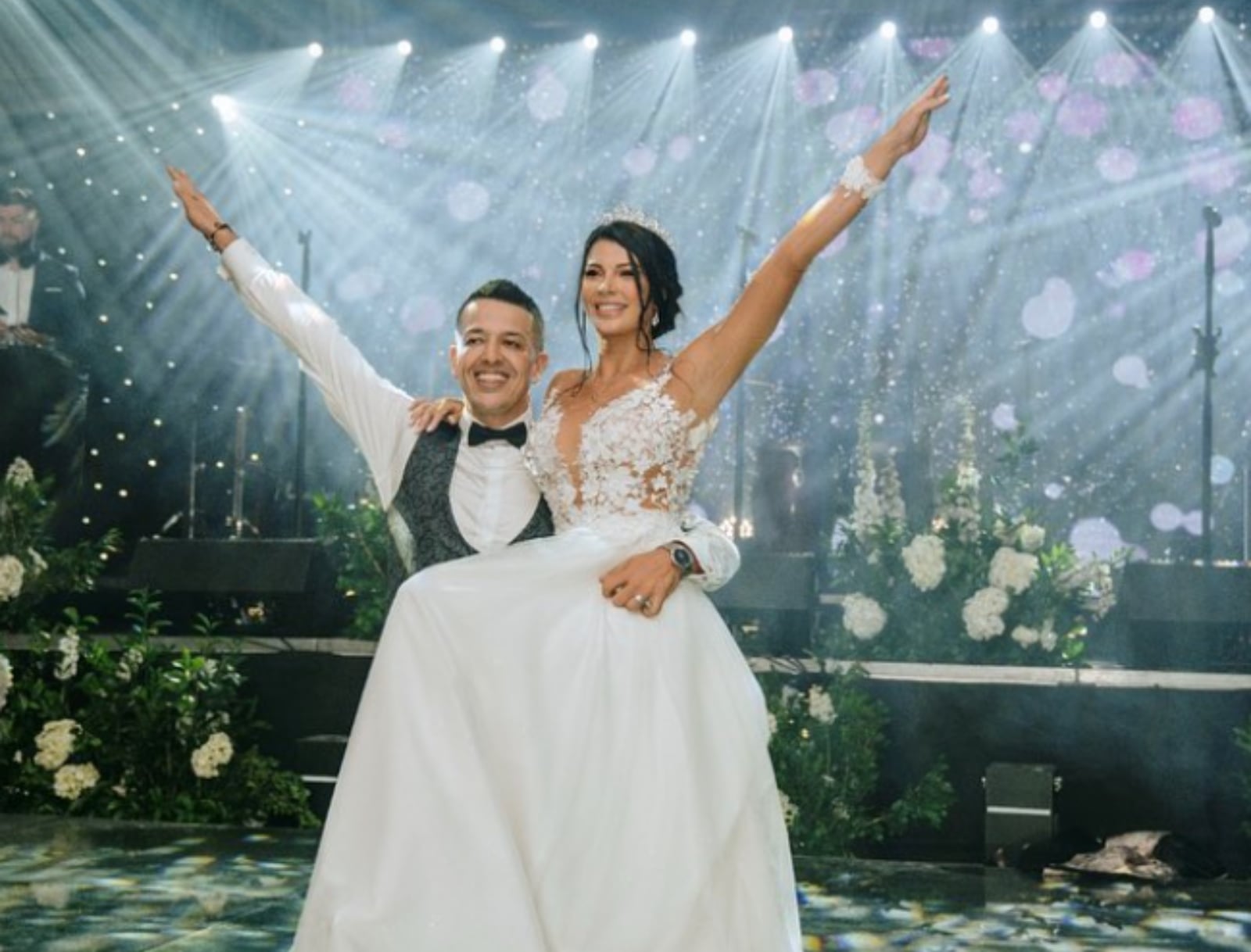 Los esposos disfrutando de su ceremonia (Foto: Ana Parra / Instagram)