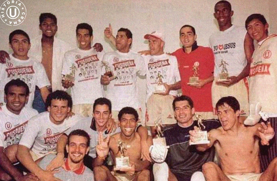 El plantel de la 'U' tras ganar el tricampeonato en el 2000. (Foto: Historia Crema)