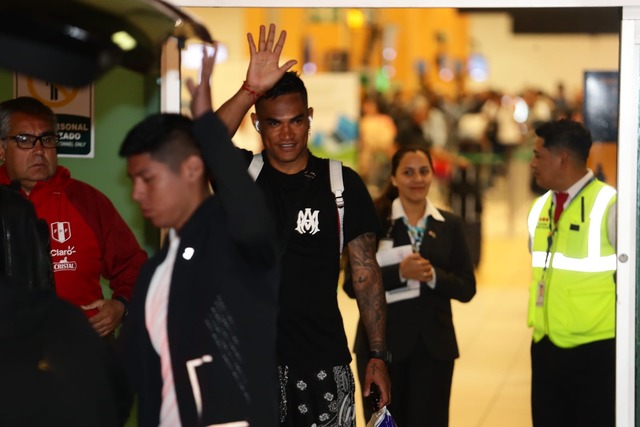Santiago Ormeño y Anderson Santamaría arribaron a la capital del país para unirse a la Selección Peruana. (Foto: Jesús Saucedo / @photo.gec)