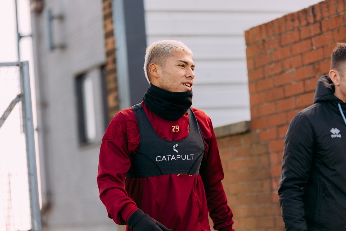 Jefferson Cáceres cumplió su primer día de trabajo con su nuevo club, el Sheffield United.