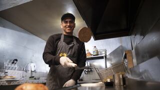 Vende hamburguesas: Gianfranco Chávez y su faceta como empresario