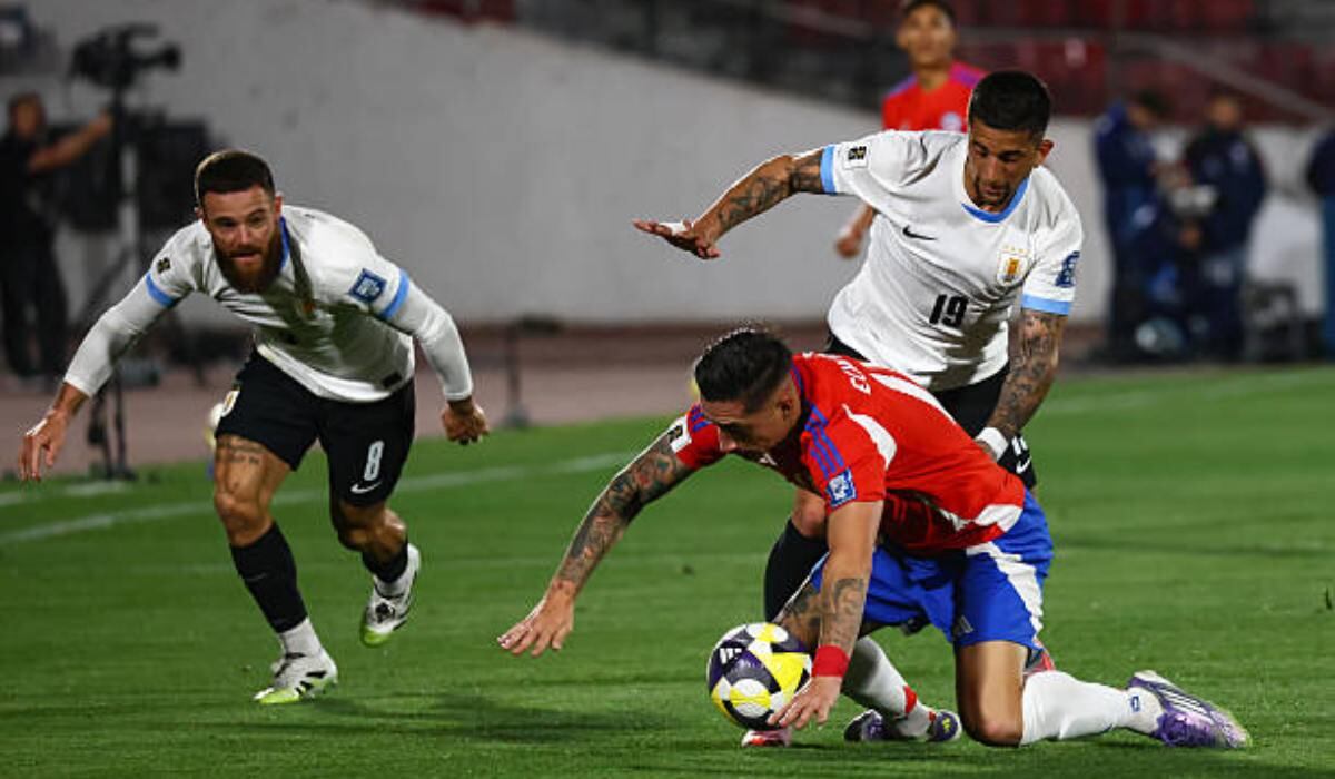 Chile igualó sin goles ante Uruguay en la última fecha de las Eliminatorias. (Foto: Getty Images)