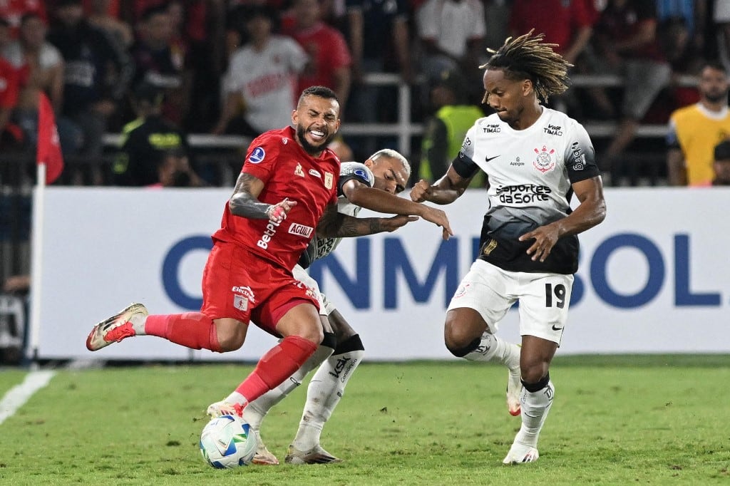André Carrillo viene disputando la Copa Sudamericana con Corinthians de Brasil. (Foto: AFP)