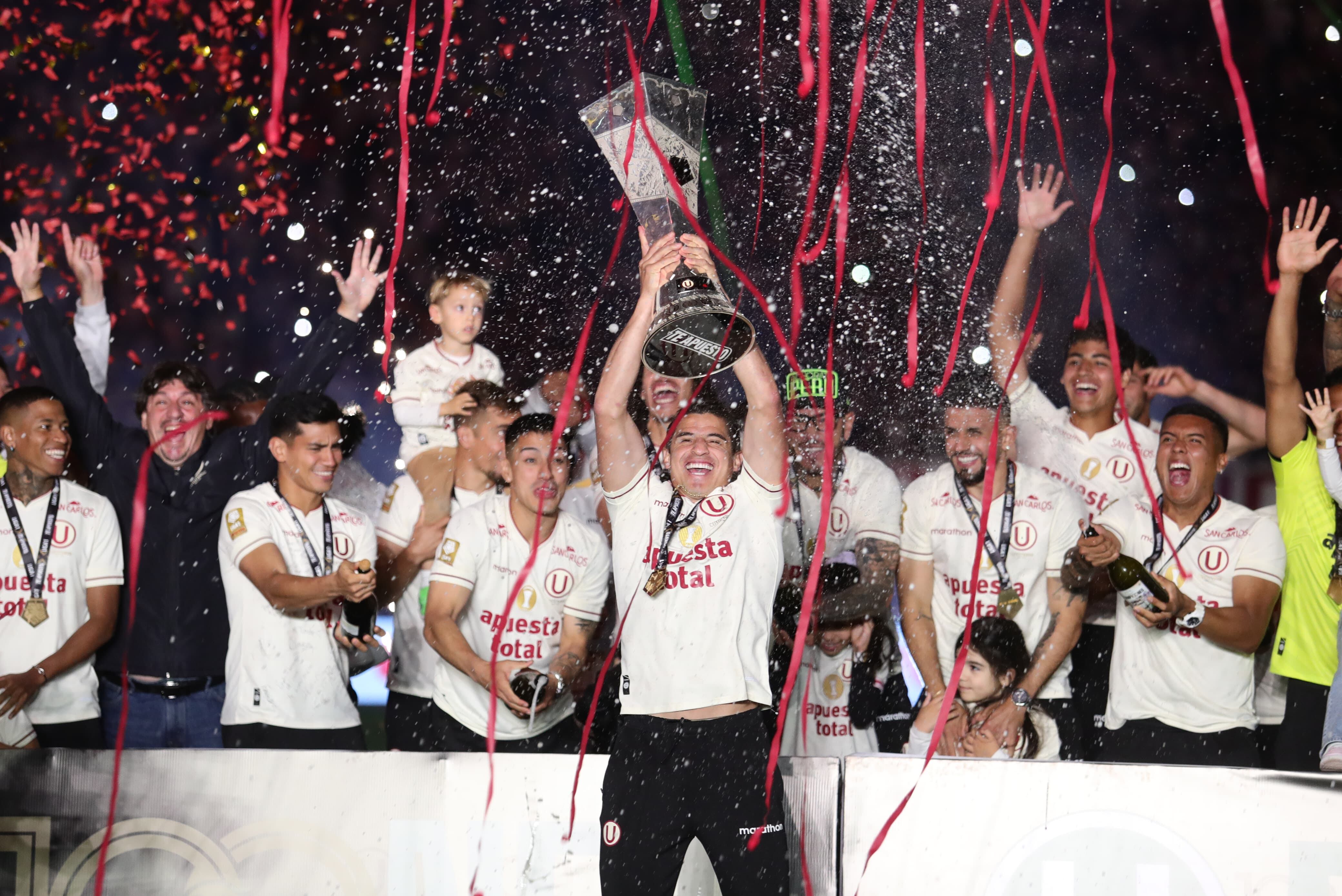 Universitario festejó el título del centenario en la ‘Fiesta de los Bicampeones’. (Foto: Jesús Saucedo / GEC)