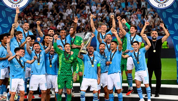 Manchester City logró su primer título de la temporada tras vencer 5-4 por penales a Sevilla en la Supercopa de Europa. (Foto: AFP)