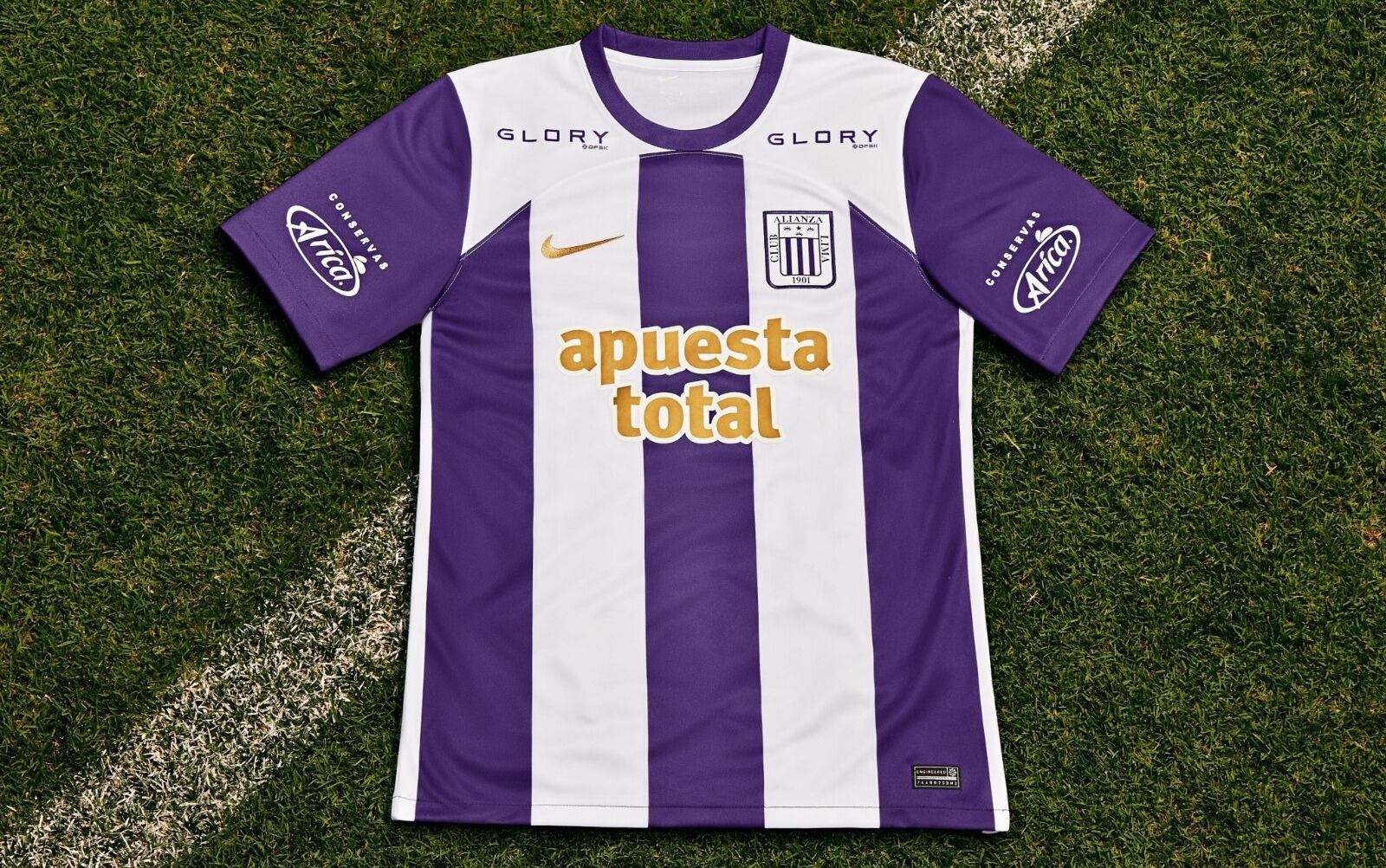 Así luce la camiseta 'blanquimorada' de Alianza Lima para este 2023. (Foto: Alianca Lima)