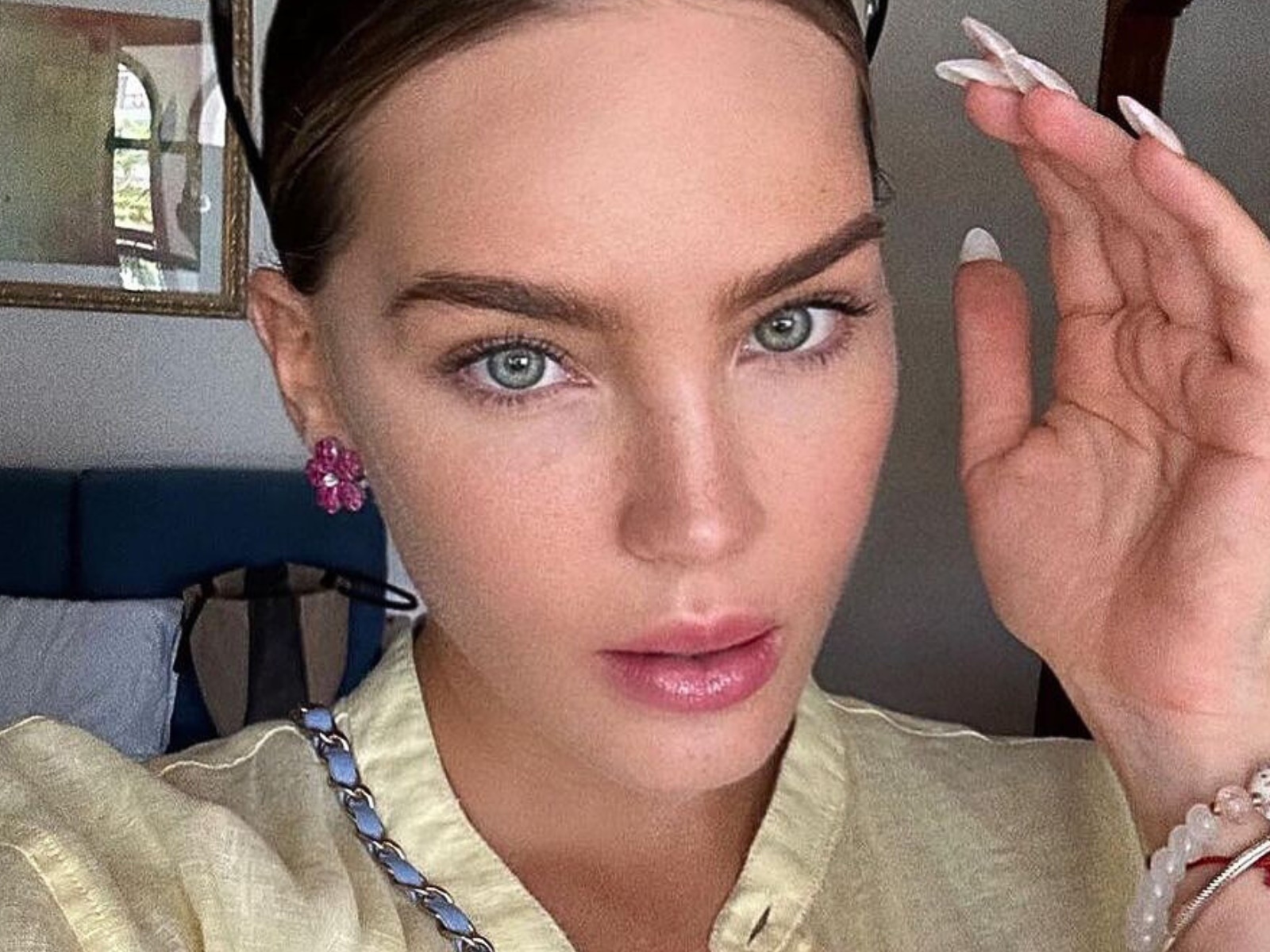 Mediante sus plataformas en línea, Belinda compartió su flamante estilo, un giro que ha adoptado de forma temporal (Foto: Belinda / Instagram)