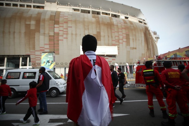 Las mejores postales de la llegada de hinchas al Estadio Nacional (Foto: Jorge Cerdán / GEC)