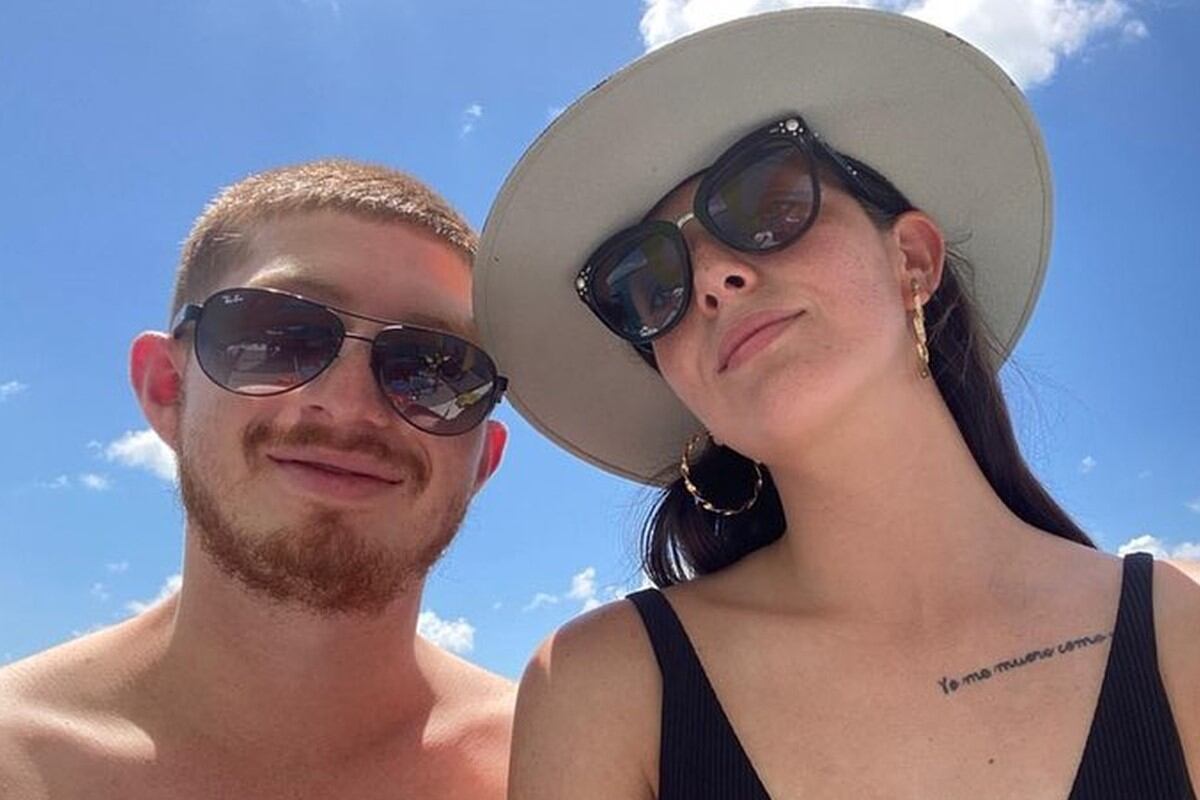 Octavio Ocaña junto a su novia Nerea Godínez difrutando de días en la playa (Foto: Octavio Ocaña/Instagram)