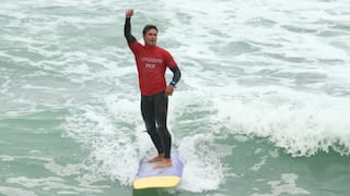 ¡Se baña en oro! La celebración de 'Piccolo' Clemente al ganar la medalla de oro en la final de Surf Longboard [VIDEO]