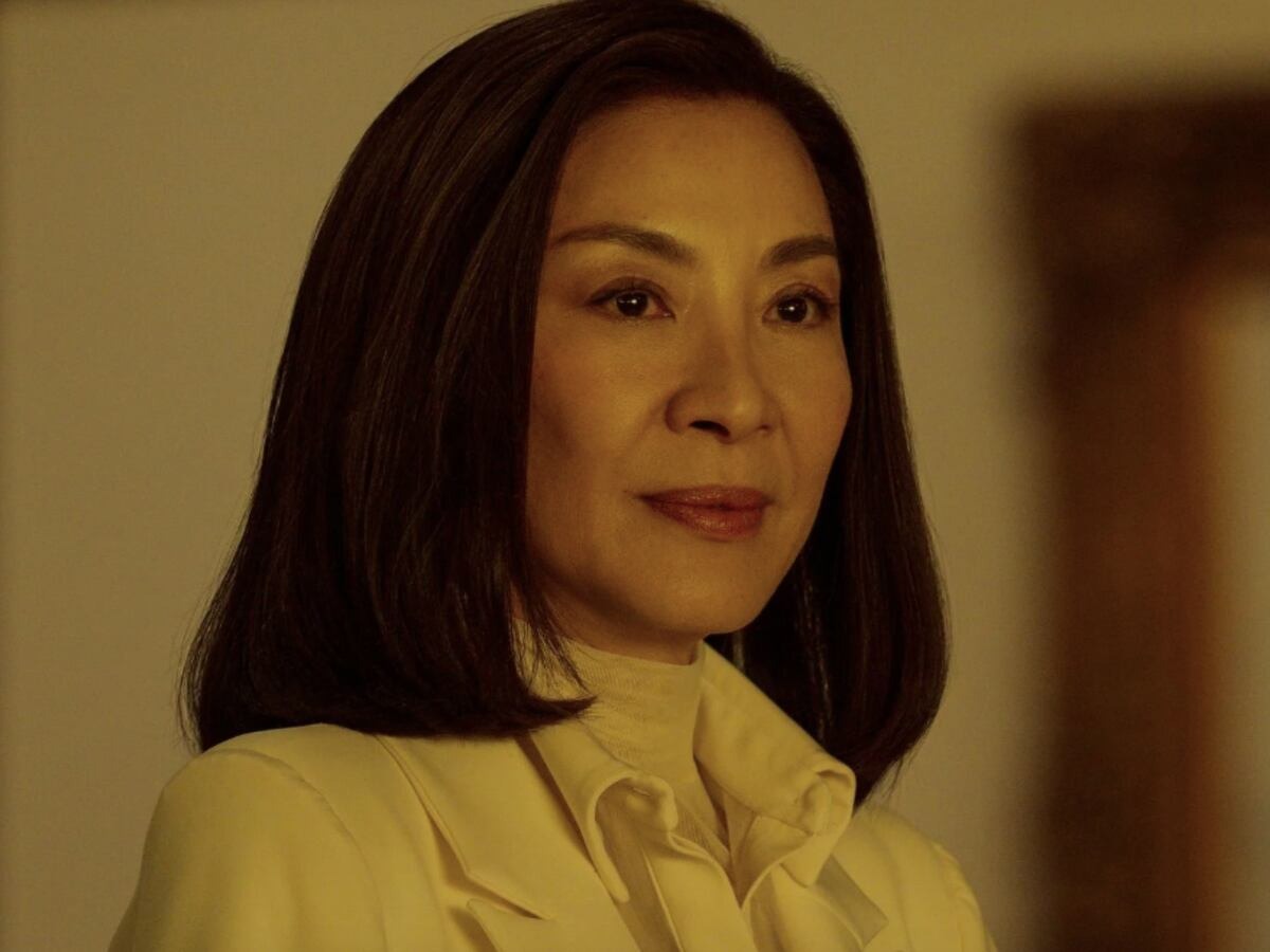 Una escena con Michelle Yeoh en el papel de Eileen Sun en "The Brothers Sun". La serie no fue renovada tras su primera entrega (Foto: Netflix)
