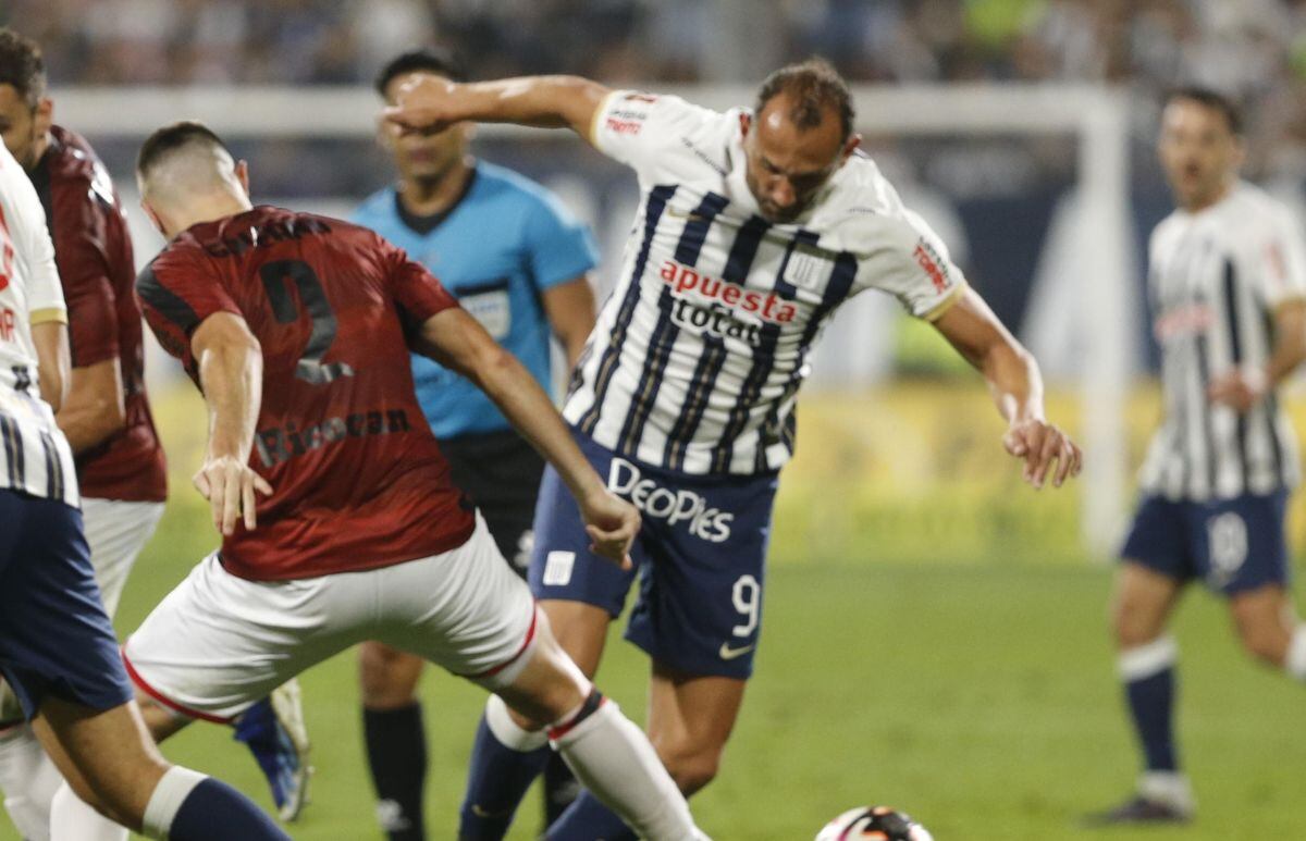 Hernán Barcos fue suplente en el empate a un gol entre Alianza Lima vs. Melgar. (Foto: GEC)