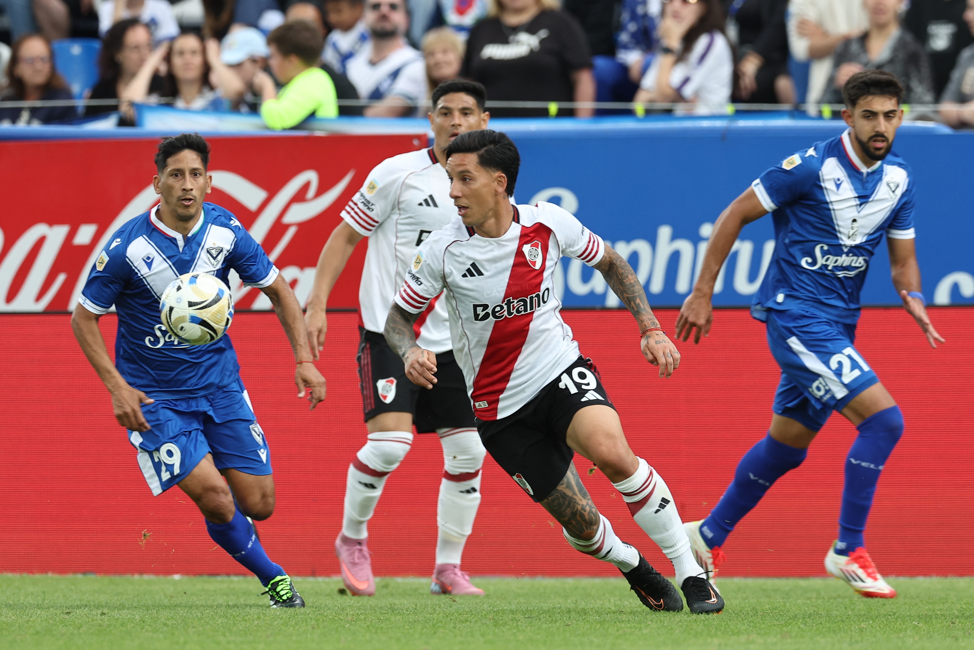 River vs. Vélez se enfrenta por la Liga Profesional Argentina. (Foto: Getty Images)