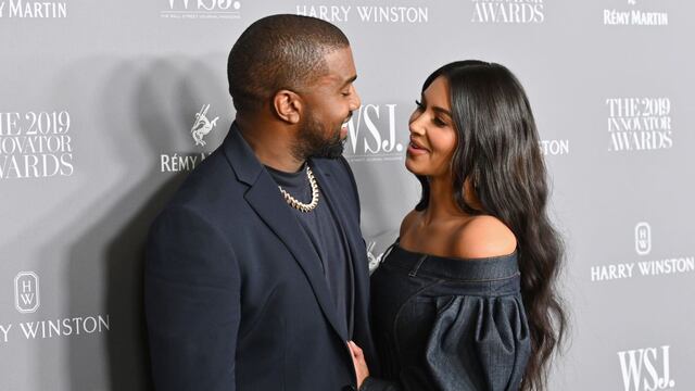 Kanye West viaja a Los Ángeles para estar junto a Kim Kardashian y su familia