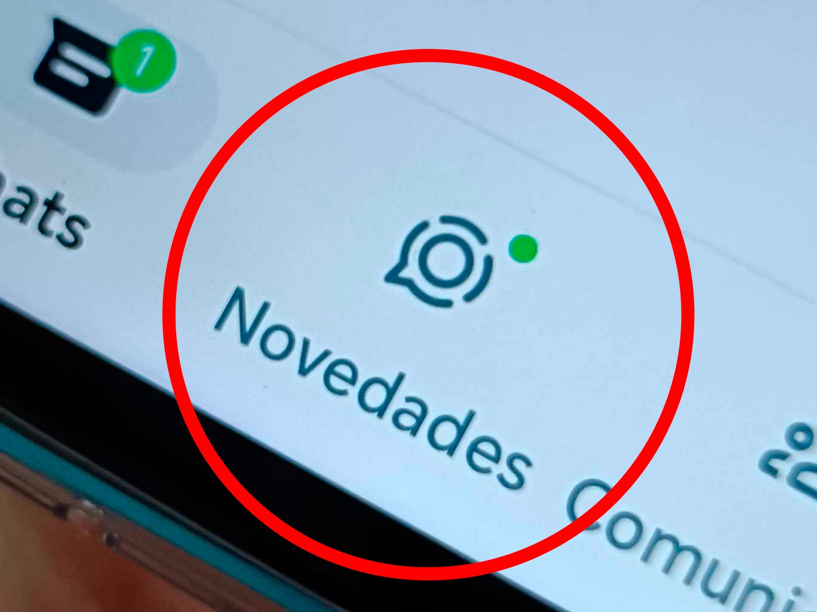 WHATSAPP | De esta manera tan simple podrás hacer desaparecer la pestaña Novedades de WhatsApp en tu iPhone. (Foto: Depor - Rommel Yupanqui)