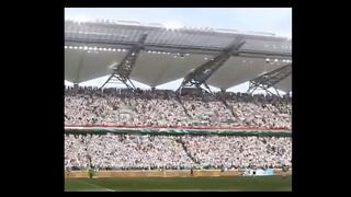 Ni con dos 'Bomboneras': la impresionante arenga de los hinchas del Legia Varsovia [VIDEO]