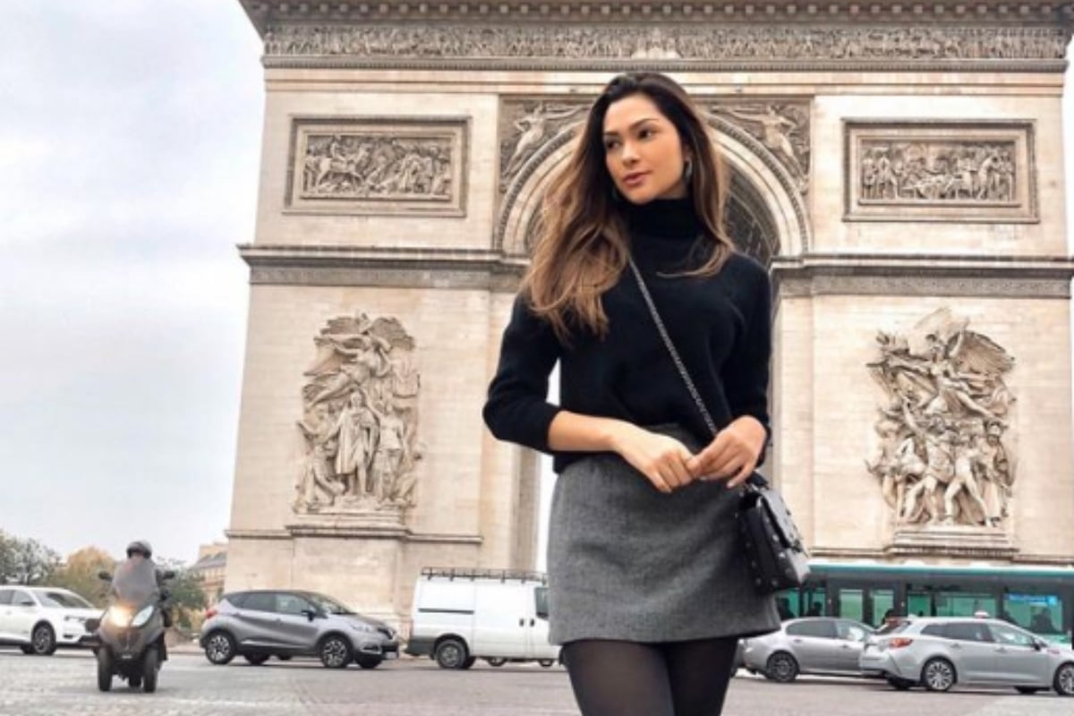 La celebridad frente al Arco del Triunfo en París, Francia (Foto: Fátima Cuéllar / Instagram)