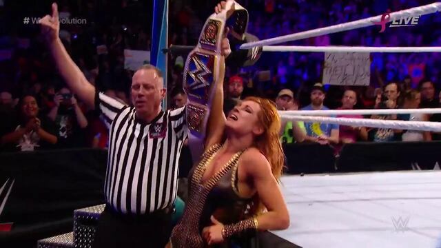 ¡La última en pie! Becky Lynch derrotó a Charlotte Flair y retuvo el título en Evolution 2018 [VIDEO]