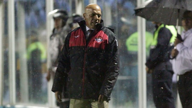 ¿Quién fue el último técnico peruano que clasificó a octavos de final de Libertadores en el extranjero?