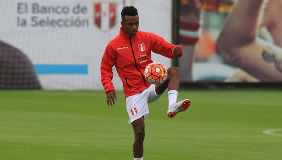 Juan Reynoso evalúa convocatoria de Nilson Loyola para enfrentar a Brasil. (Foto: Agencias)