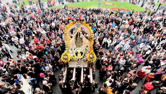 Muchas personas provechan Semana Santa para visitar iglesias. (Foto: Andina)