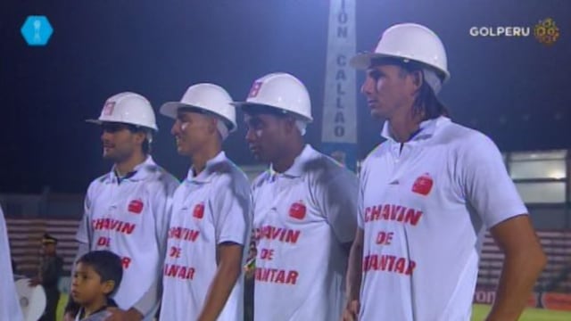 Municipal vs. Binacional: jugadores del equipo edil salieron con cascos al campo de juego [VIDEO]
