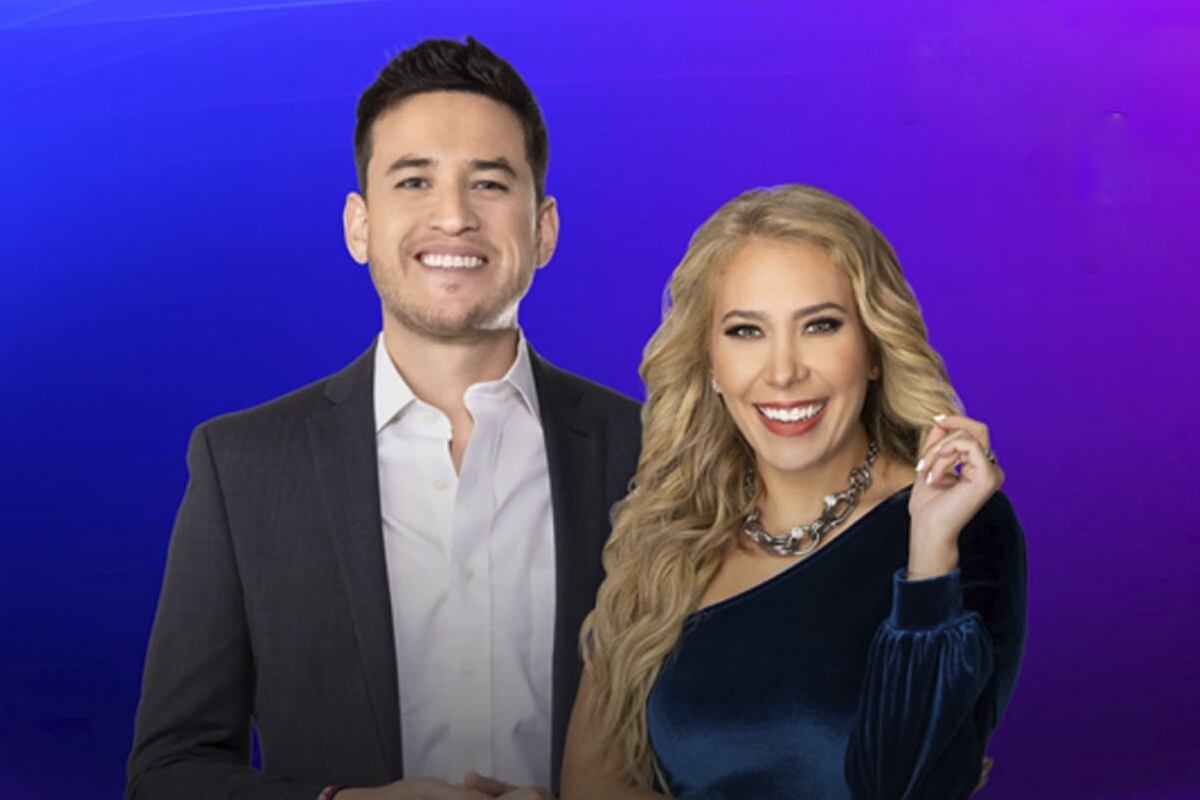 Jimena Gallegó y Nacho Lozano son los conductores de "La casa de los famosos 4" (Foto: Telemundo)