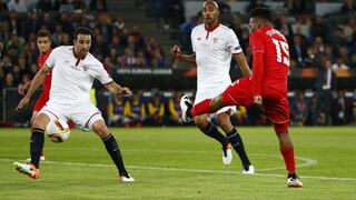 Liverpool vs Sevilla: el golazo de Sturridge en fotos a ras de campo