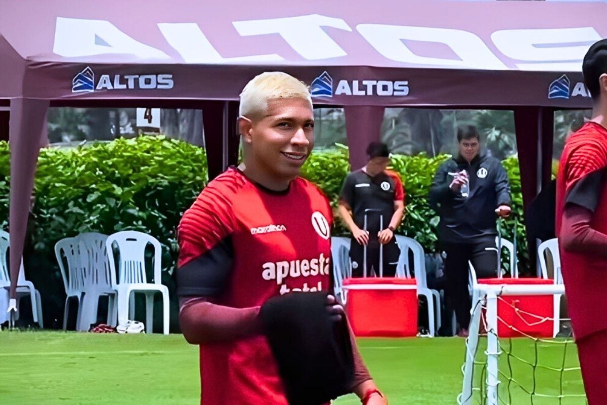 Edison Flores impresionó a sus compañeros con su nuevo look (Foto: @universitario)