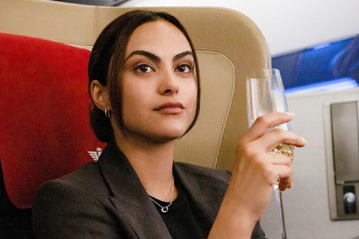 Camila Mendes interpreta a Ana en la película romántica "Upgraded" (Foto: Amazon Prime Video)