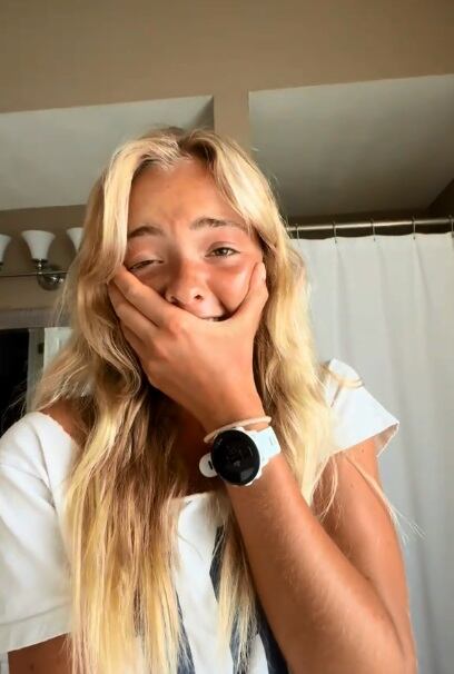 Una influencer quedó anonadada al llevar a cabo un sencillo experimento: sumergió su ropa deportiva en agua caliente con bórax, bicarbonato de sodio y detergente. (Foto: @madalynlucillee / TikTok)